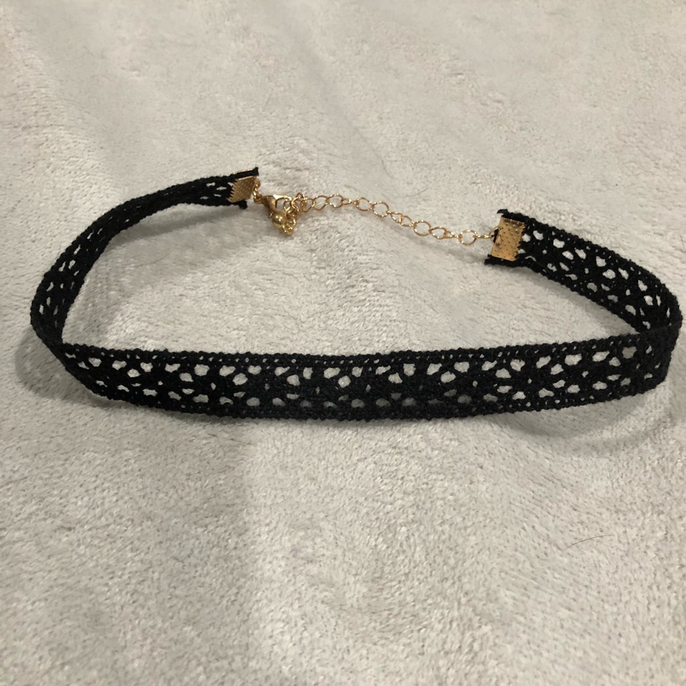 Lace style choker